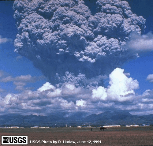 図39-1　ピナツボ火山の噴煙柱（Courtesy of the U.S. Geological Survey）